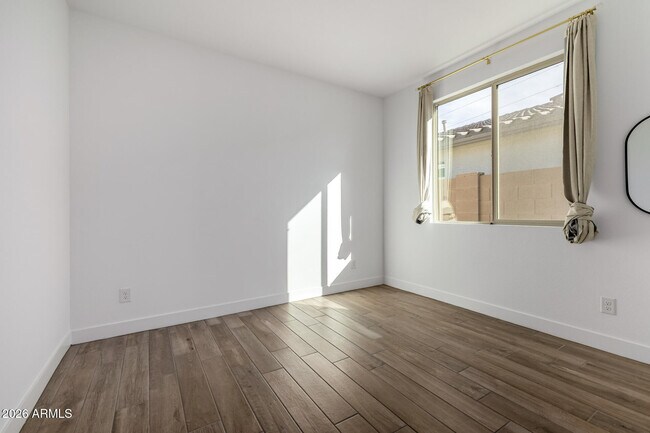 Building Photo - 16780 W Cameron Dr