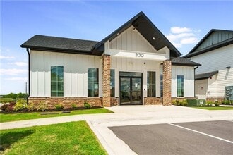 Building Photo - The Benton -  200 Ryan Unit Garland | Crittenden