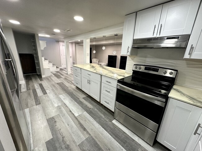 Building Photo - 1st Rent Month Free!! Stunning Partially F...