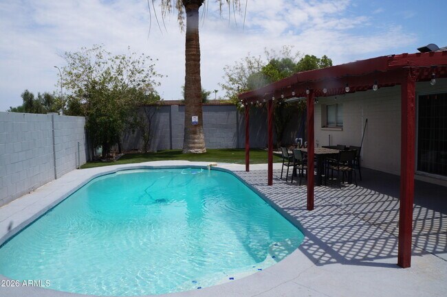 Building Photo - 1732 E Hermosa Dr