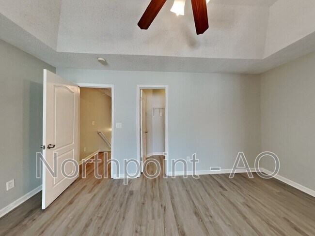 Building Photo - 8616 Thomas Ln