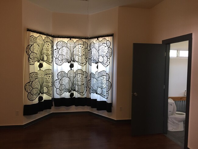 Building Photo - 1735 NW 13th St