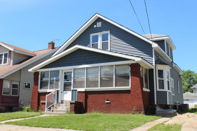 Building Photo - 225 Garfield Ave SW