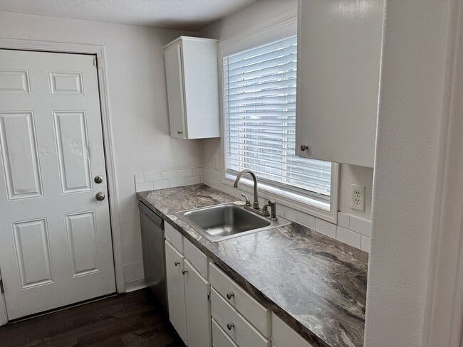 Building Photo - Montavilla 2 bedroom with garage