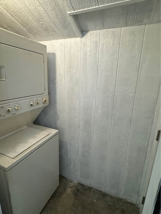 Building Photo - 8960 Helms Pl