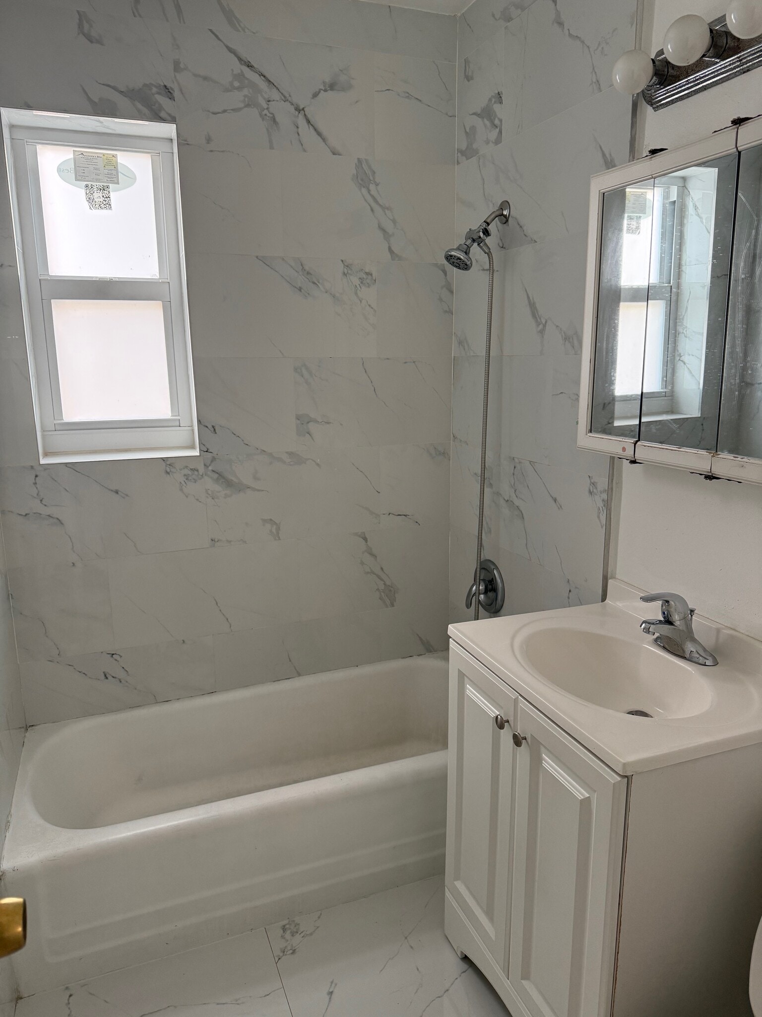 Building Photo - 4401 NE 15th Ter