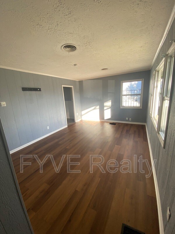 Building Photo - 968 Duxberry Ave