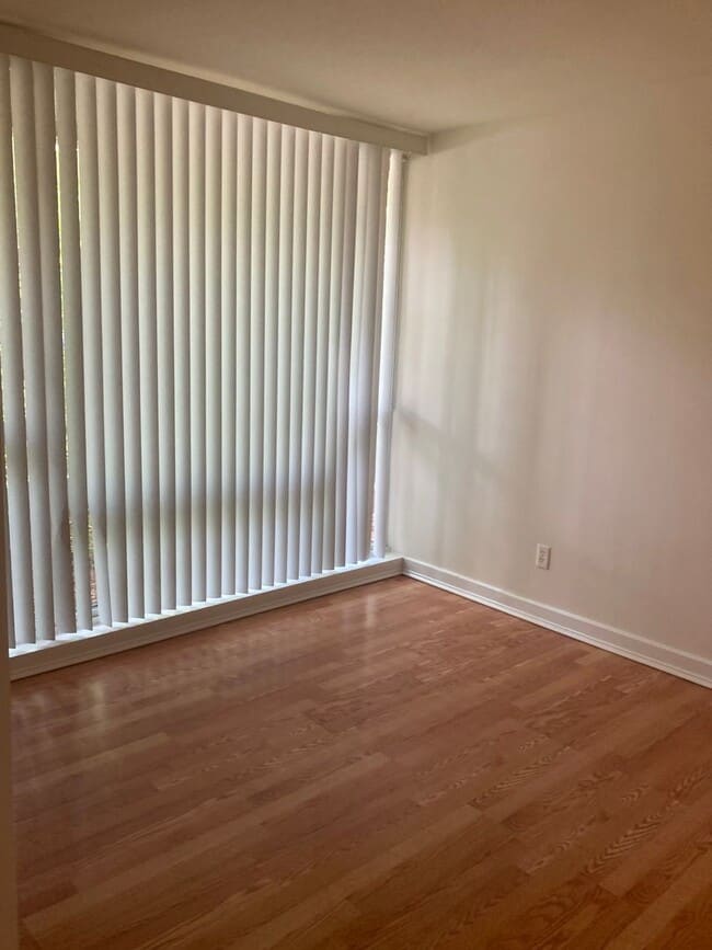 Building Photo - Impeccable 2 Bed 2 Bath Condo With Breatht...