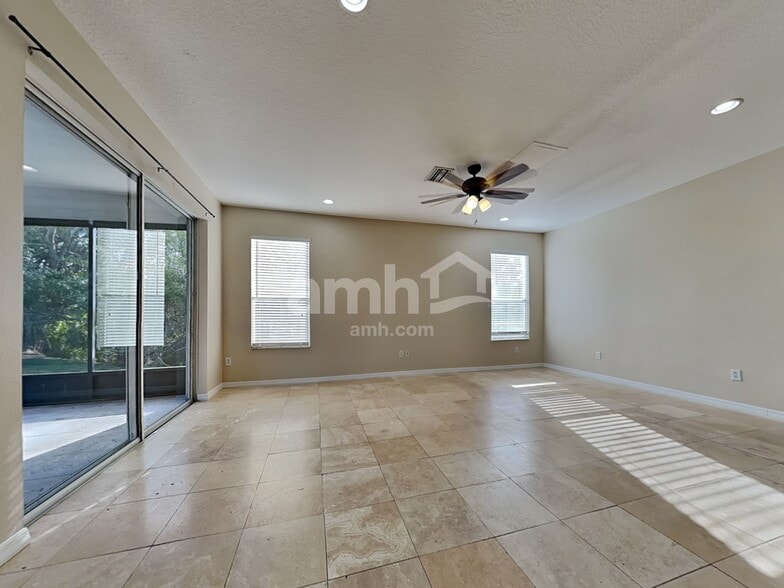 Building Photo - 15534 Lake Bella Vista Dr