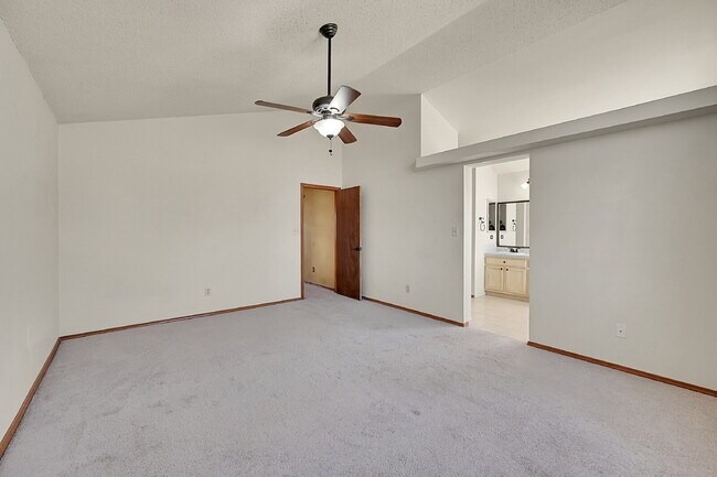 Building Photo - $2,395.00 - 4 Bedrooms, 3.5 Bathrooms, Sin...