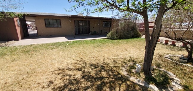 Building Photo - 404 San Saba Rd
