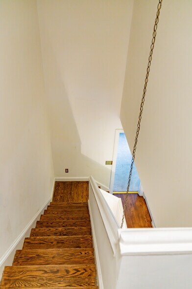 Building Photo - 817 Botetourt Gdns