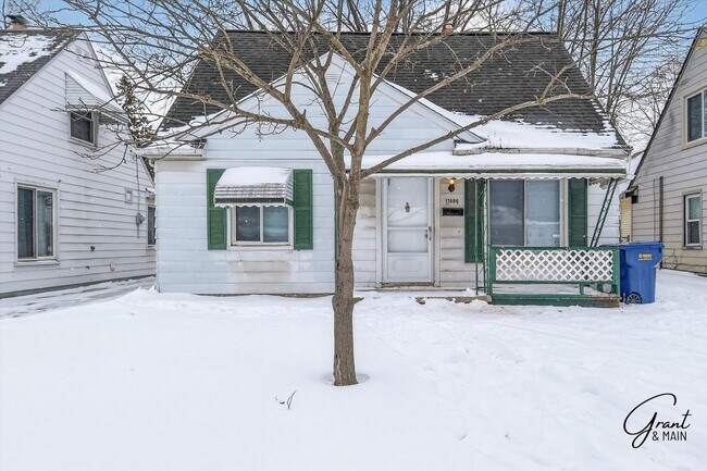 Building Photo - 3 Bedroom Bungalow - $1300