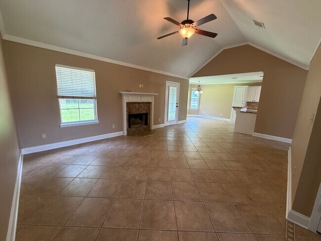 Building Photo - 614 Alex Way