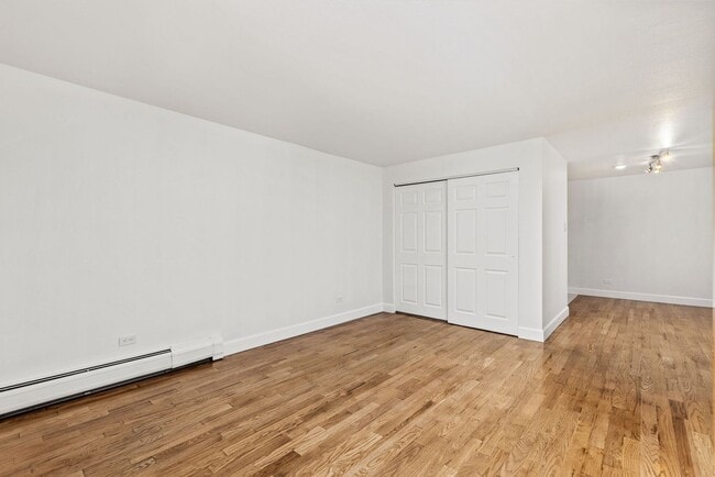 Building Photo - Condo with Mountain Views Near Wash Park &...