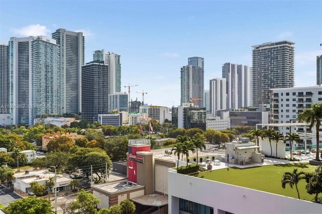 Building Photo - 121 NE 34th St