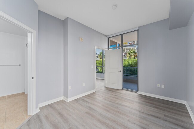 Building Photo - 253 Tenth Ave
