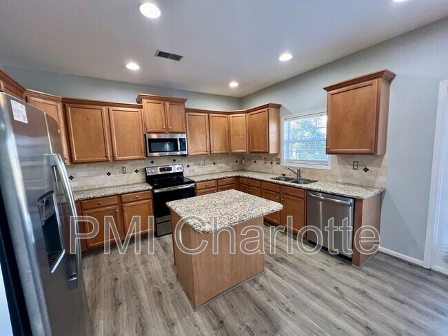 Building Photo - 1316 Emory Ln NW