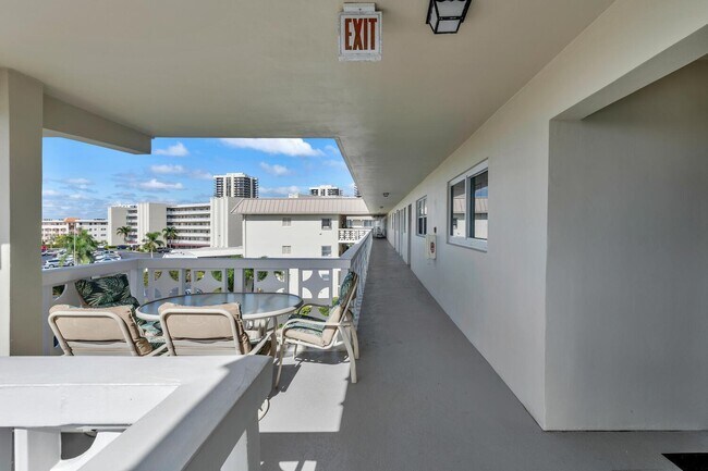 Building Photo - 52 Yacht Club Dr