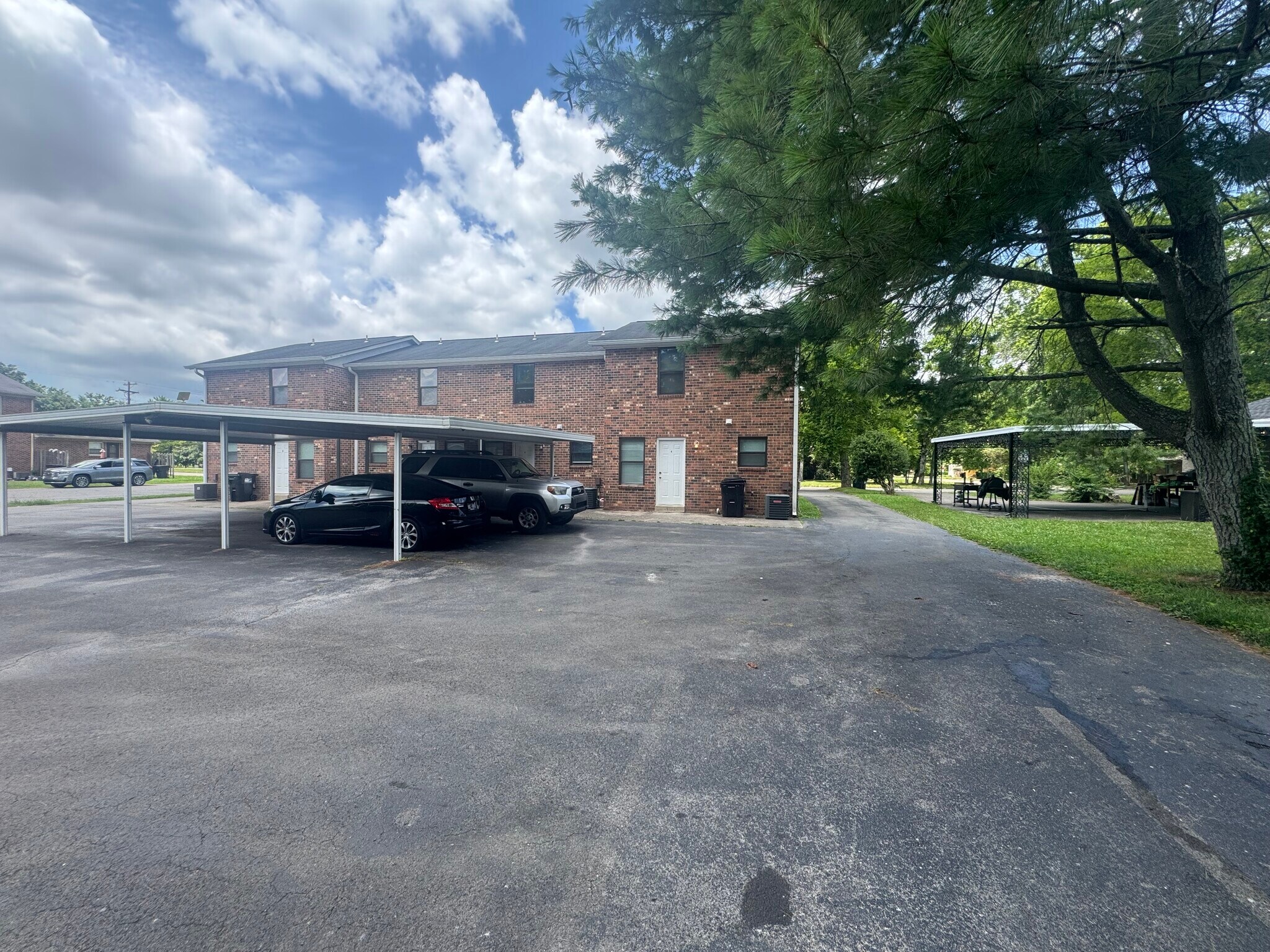 Building Photo - 1306 Huntington Dr