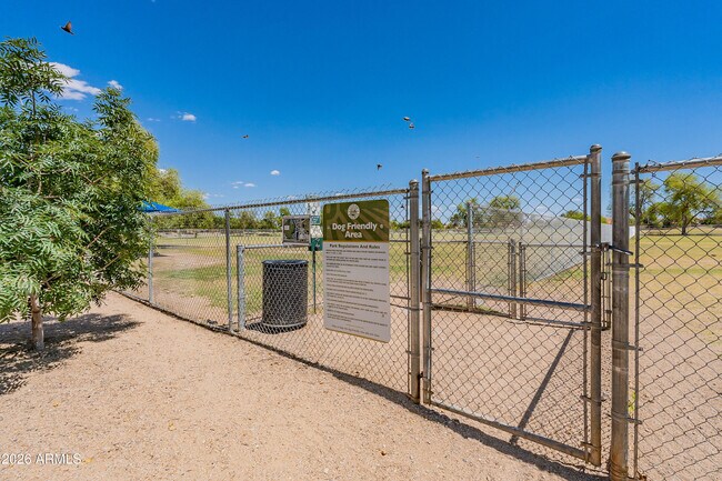 Building Photo - 9941 W Tonopah Dr