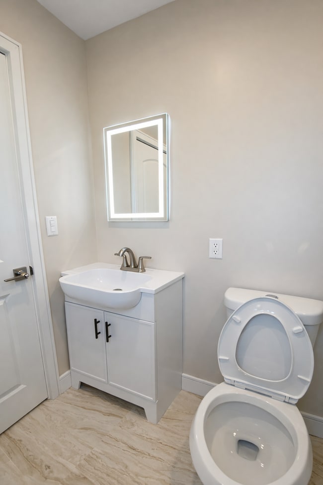 Building Photo - Fully Renovated 3-Bed, 2-Bath Home in Quiet Sylmar Community