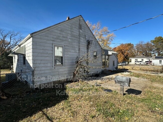 Building Photo - 2115 N 40 St