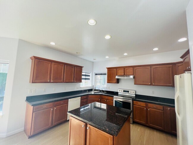 Building Photo - 4 Bedroom 2.5 Bathroom Home w/ Garage In Ferndale!