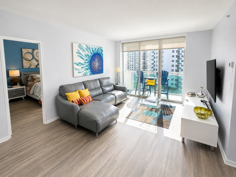 Building Photo - 3000 S Ocean Dr