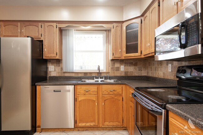 Building Photo - 9416 80th Ct