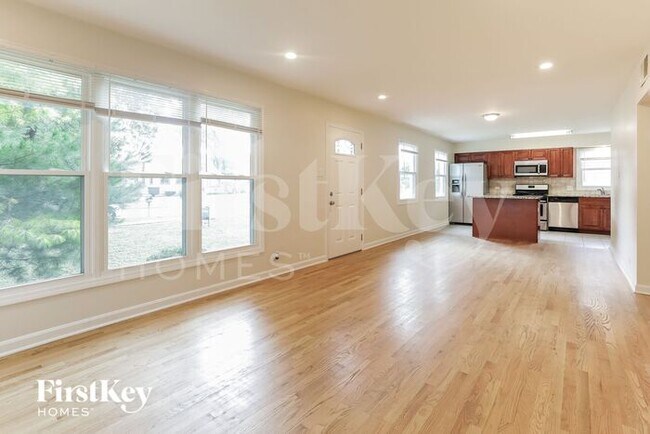 Building Photo - 640 N Edgewood Ave