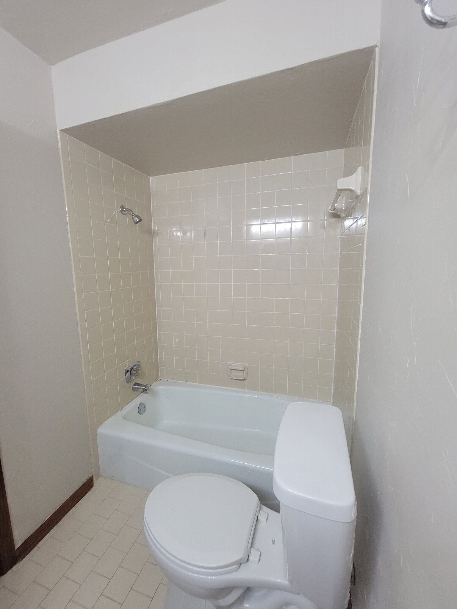 Building Photo - 813 Waterview Rd