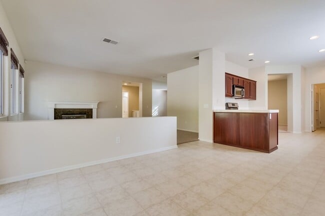 Building Photo - Gorgeous 4 Bedroom Santa Fe Hills Home With a Pool!