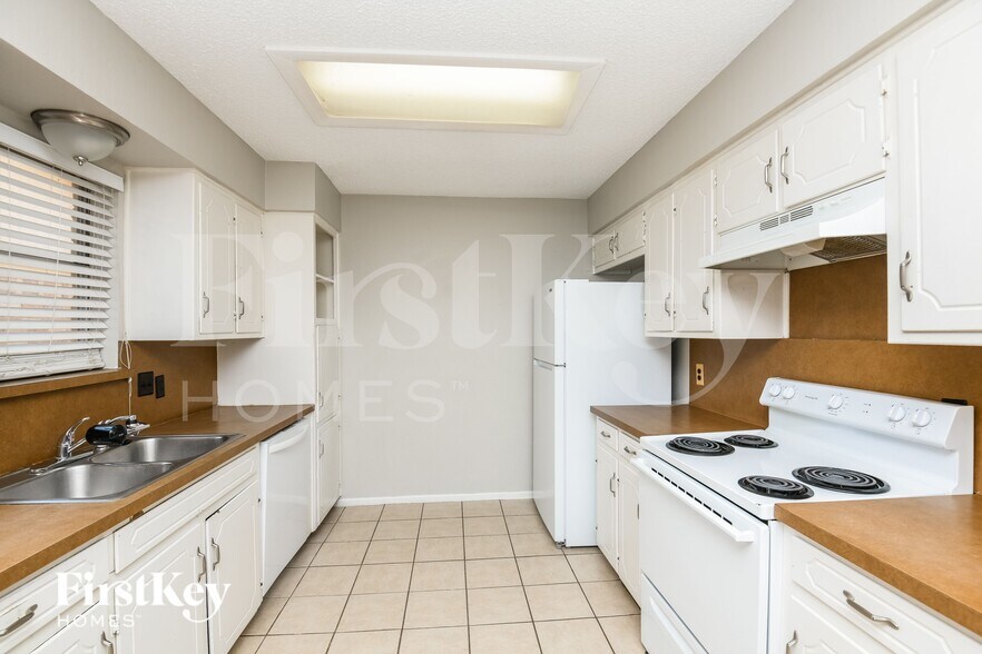 Building Photo - 7508 Evergreen Dr