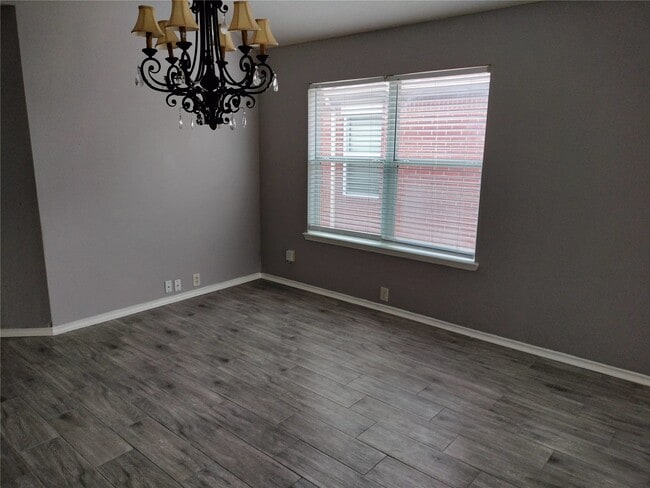 Building Photo - 14930 Sugarhollow Dr