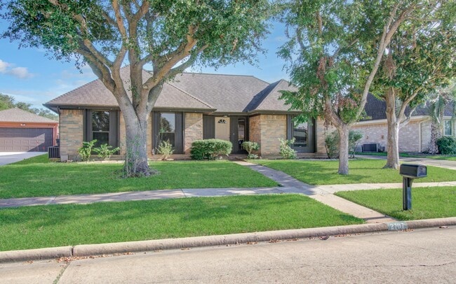 Building Photo - 2707 Planters St