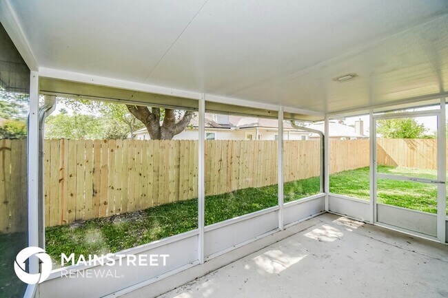 Building Photo - 13968 Crestwick Dr E