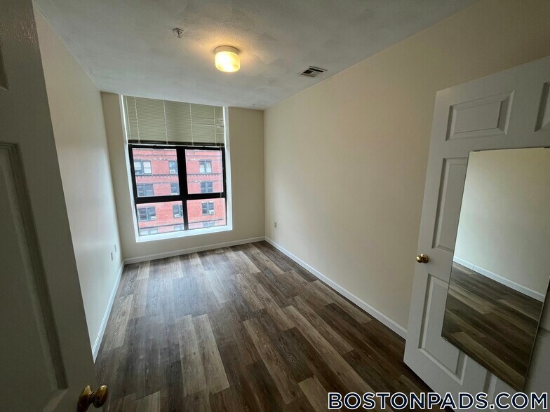 Building Photo - 81 Essex St
