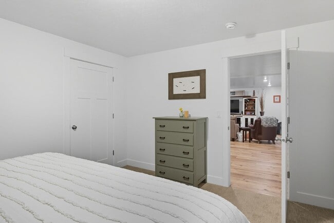 Building Photo - 6 bed; 3 bath single family home in Enoch