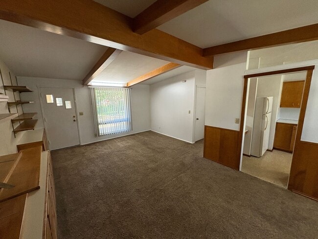 Building Photo - Spacious 3-Bedroom 1-Bath First-Floor Unit...