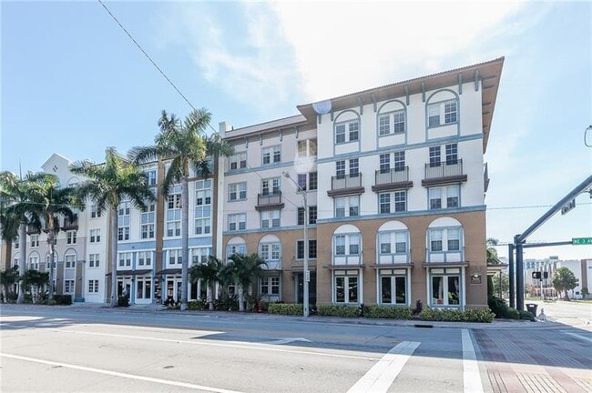 Building Photo - 533 NE 3rd Ave