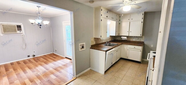 Building Photo - 1520 Hilltop Dr