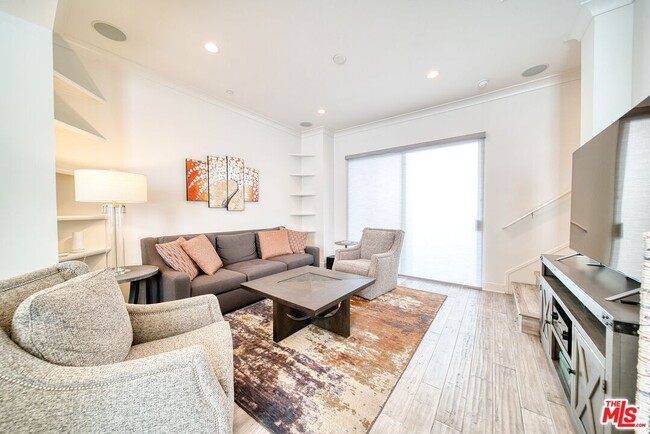 Building Photo - 2205 Selig Dr
