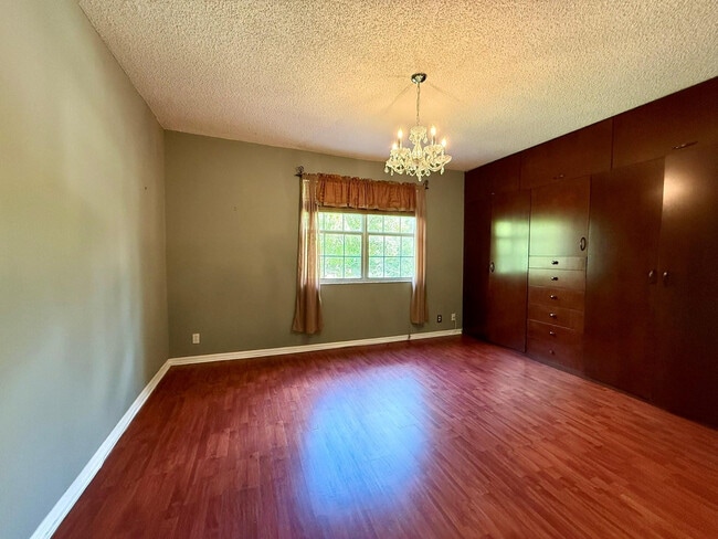 Building Photo - 1402 Veracruz Ln