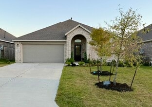 Building Photo - 3618 Oakvale Dr