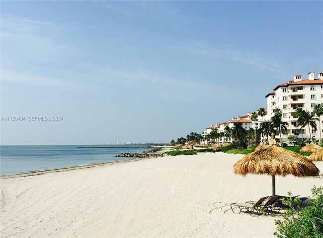 Building Photo - 19117 Fisher Island Dr