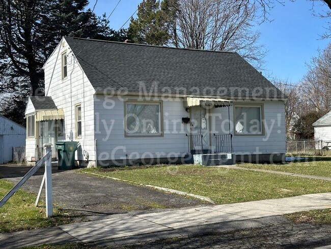 Building Photo - Gorgeous Spacious 4 Bedroom 1.5 Bath Singl...