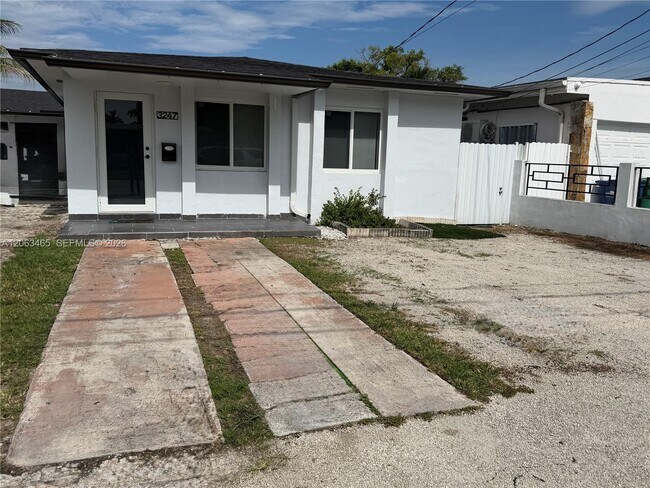 Building Photo - 3247 SW 92nd Ave