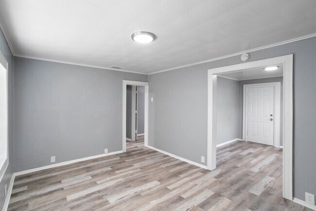Building Photo - 3/2 NEWLY  ****MOVE IN READY**** Apply Today for just $75****$1795 per month ** Move in by Decemb...
