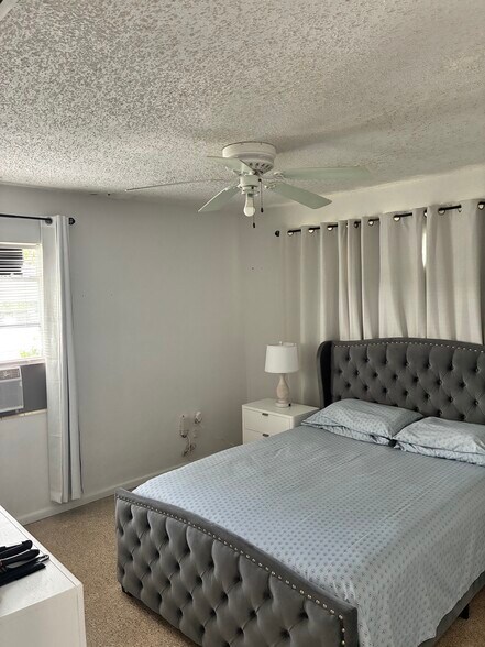 Building Photo - 2414 Bahia Vista St